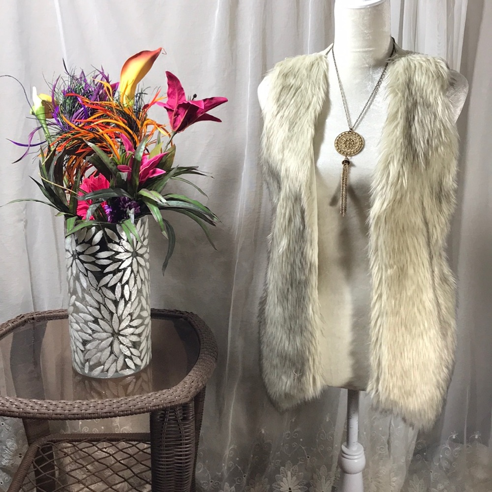 🌺 New Directions Faux Fur Vest 🌺